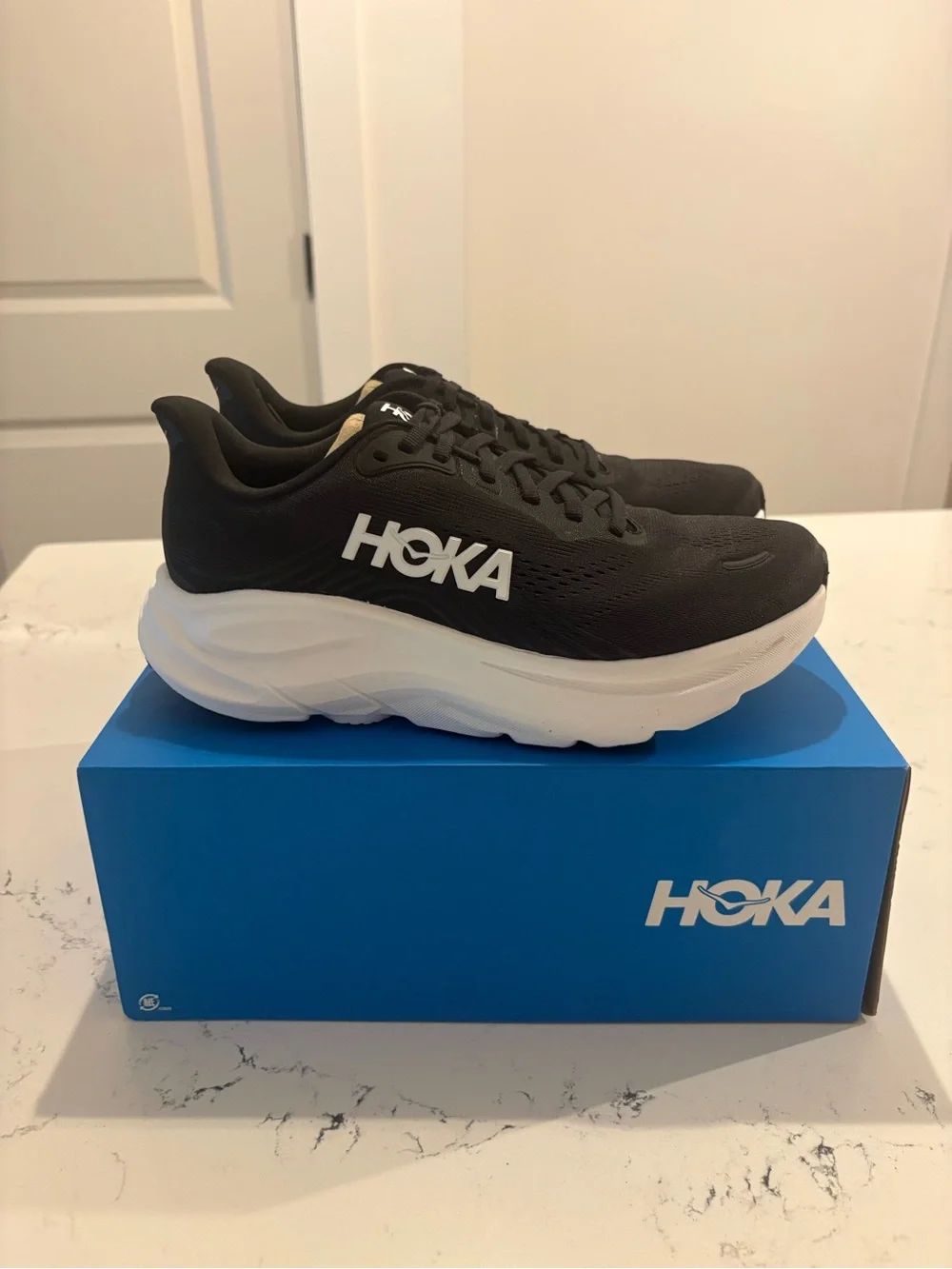 HOKA Clifton 11 Running Shoes